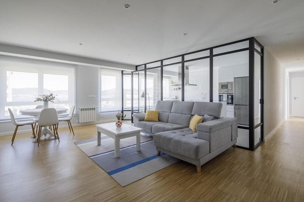 ¿Cómo decorar un salón alargado y estrecho? Nuestra empresa de reformas en Vigo te ayuda