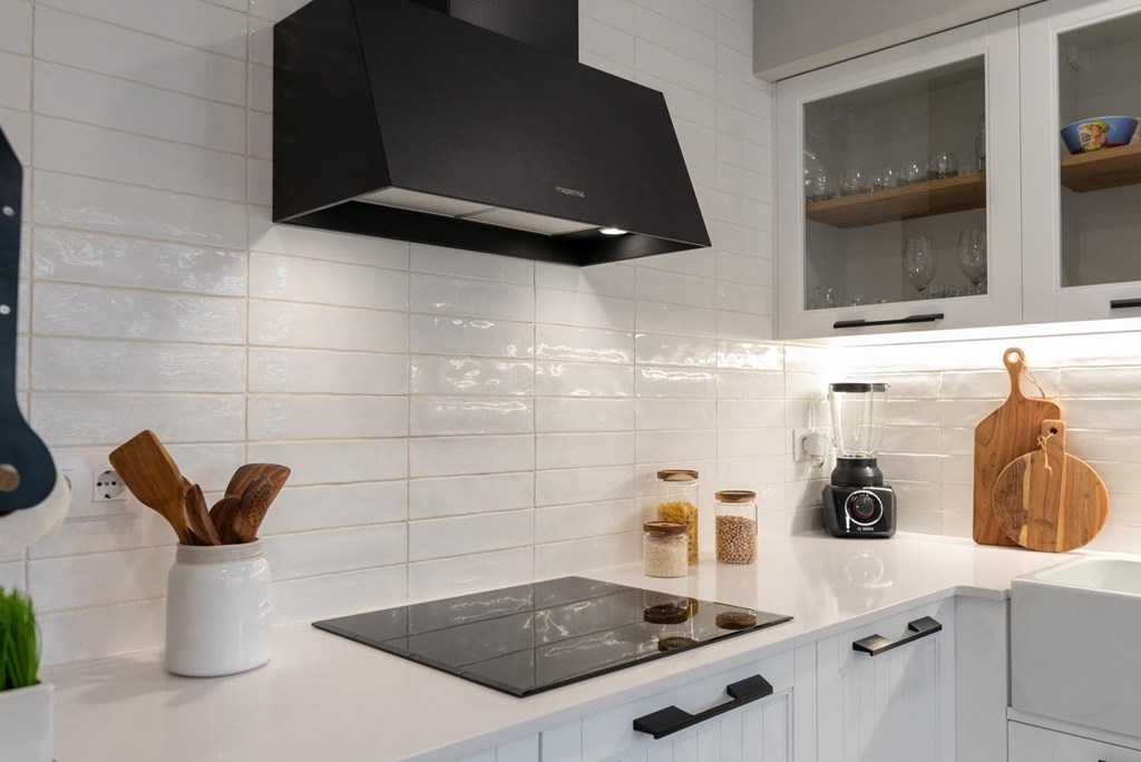 Mitos y verdades sobre las cocinas blancas: ¿Son realmente difíciles de mantener?