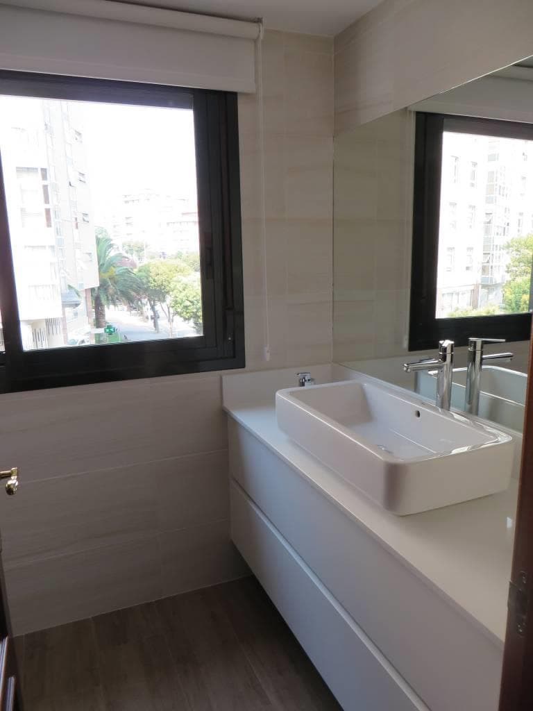 Foto 1 Reforma de Baño con diseño minimalista y funcional