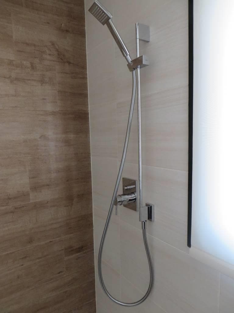 Foto 2 Reforma de Baño con diseño minimalista y funcional