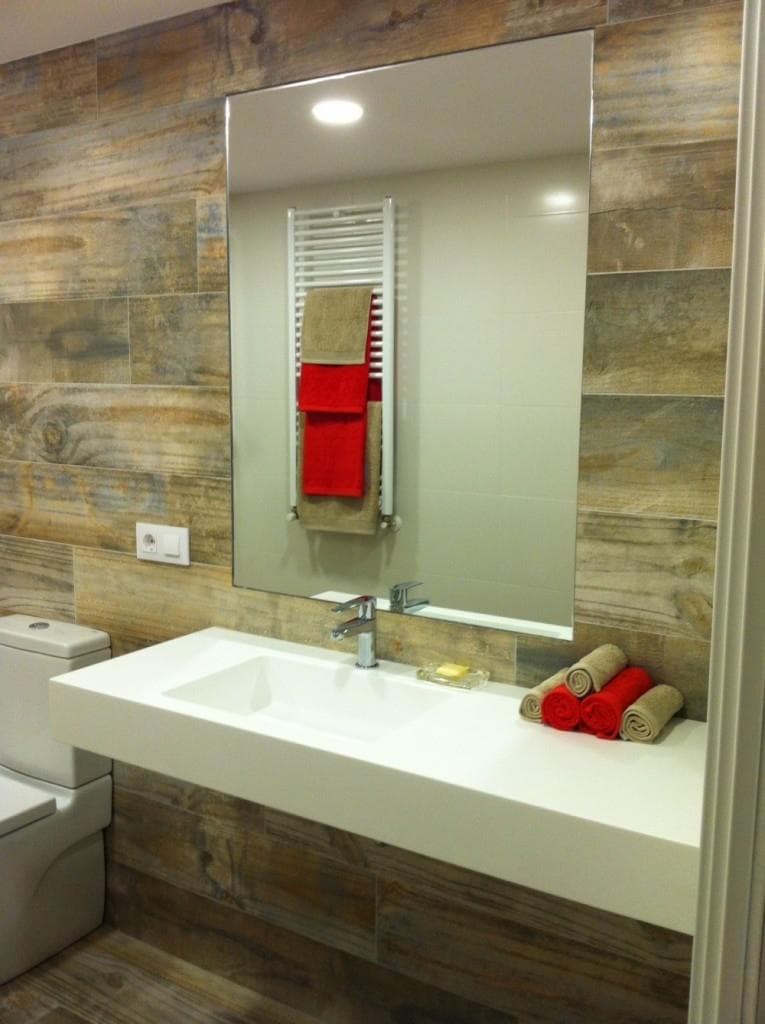 Foto 3 Un baño con estilo minimalista y adaptabilidad del espacio en Pi y Margall | Reforma Baño Vigo